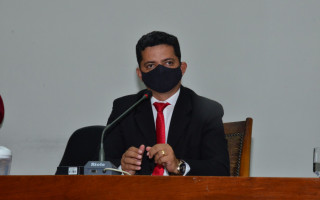 Deputado Jorge Frederico na Tribuna da Assembleia. 