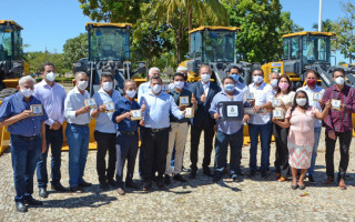 Governador durante cerimônia de entrega do maquinário. 