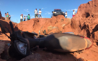 Suspeitos caíram na vala e acabaram capturados no Costa Esmeralda