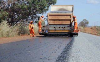 Equipes seguem trabalhando na TO-080, entre Palmas e Paraíso do Tocantins.