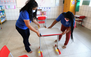 Escolas estavam adaptando os espaços para receber os alunos.