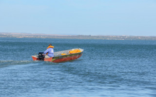 Pilotos de embarcações de pequeno porte devem redobrar os cuidados com os ventos e marolas no Lago.