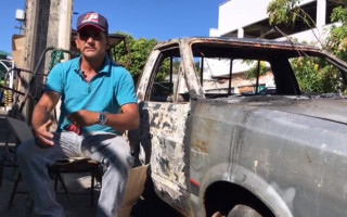 Formino Antônio de Oliveira, 48 anos, é feirante e teve o carro destruído por um incêndio criminoso.
