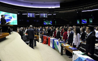 Estudantes selecionados participam de uma jornada parlamentar na Câmara dos Deputados.