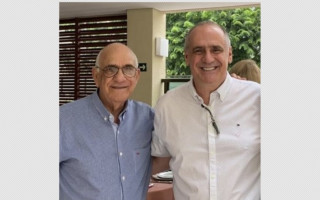 Sr. José Tolini (à esq.) e o secretário estadual de saúde Edgar Tolini. 