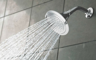 Só o chuveiro é responsável por mais de 30% do volume de água usado mensalmente em uma casa.