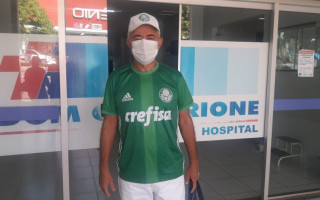 Radialista Manu do Carmo deixa hospital após se recuperar da covid-19. 