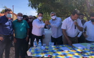 Deputado Tiago Dimas durante assinatura de ordem de serviço em Macaúba, Araguatins.