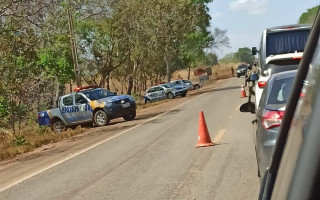 Barreira da PM na TO-010 entre Palmas e Lajeado. 