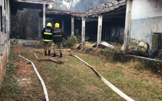 Fogo atingiu prédio da antiga Escola Fazenda da UFT.