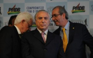 Segundo a Polícia Federal, Temer e Cunha tinham poder decisório no núcleo do PMDB da Câmara e Moreira (esq.) agia para obter propinas sob orientação de Temer