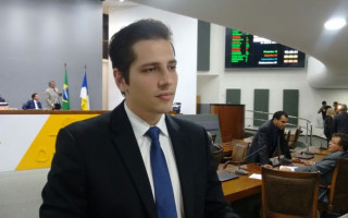 Deputado Olyntho Neto (PSDB) pouco antes da votação que define qual será o recurso para duplicação da TO-222.