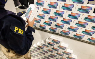 Produtos sem nota fiscal foram apreendidos pela PRF.