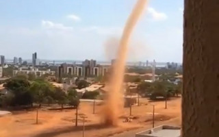 Fenômeno ocorre em áreas abertas, em dias de calor e está associado à baixa umidade relativa do ar.