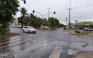 Chuva na manhã desta sexta-feira, 25, amenizou o calor em Araguaína.