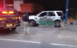 Droga estava sendo transportada em um Land Rover.