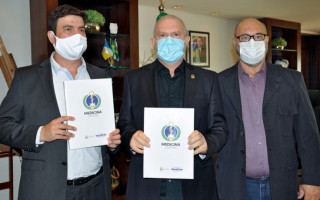 Carlesse autorizou R$ 2,5 milhões em recursos para o novo curso de medicina oriundos de emendas parlamentares.