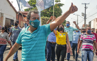 Elenil destaca o apoio popular que vem recebendo ao longo da campanha.