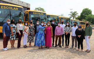 Diretorias Regionais de Educação recebem ônibus escolares.