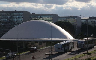 Atualmente, o poder público concede a outorga do transporte interestadual para empresas privadas por meio de uma autorização simples.