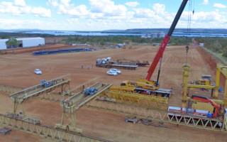 Canteiro de obras da empresa responsável pela construção da ponte de Porto Nacional.