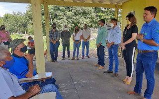 Equipe do Governo do Tocantins orienta sobre linha de crédito de até R$ 200 mil para cultivo de tilápia.