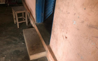 Batente da cozinha onde o servidor municipal foi encontrado desacordado.