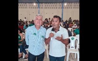 Elenil ao lado do candidato a vice Dr. Cabral durante apuração de votos neste domingo (15).