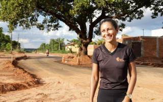 Para a moradora da rua e personal trainner Leya Soares, o pé de pequi é uma atração da região.