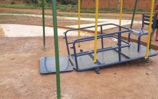 Brinquedo caiu sobre a criança em parquinho de Palmas. 