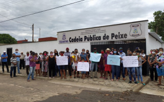Manifestção em frente a Cadeia Pública de Peixe