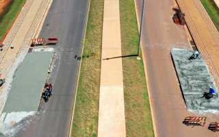 As faixas elevadas ainda servem como rampa do estacionamento para o calçadão
