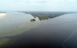 Encontro dos Rios Araguaia e Tocantins em Esperantina.