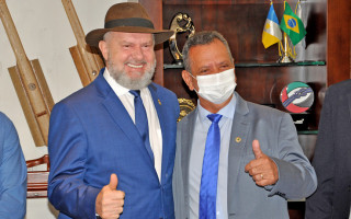 Carlesse reassume o Palácio Araguaia após breve período de férias e agradece parceria com os demais poderes.