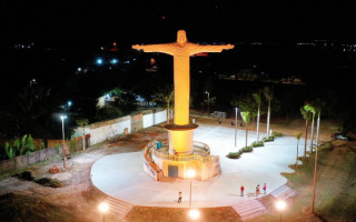 A estátua do Cristo e as imediações estão sendo revitalizadas.