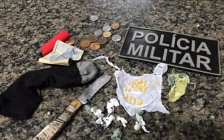 PM apreende arma branca tipo canivete e entorpecentes.