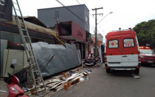 Fachada de loja desaba no centro de Araguaína 