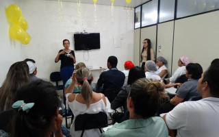 Psicóloga Ivana de Moura palestra sobre prevenção ao suicídio.