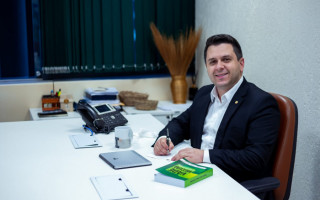  Deputado Federal Tiago Dimas comemora efetivação de sua proposta.