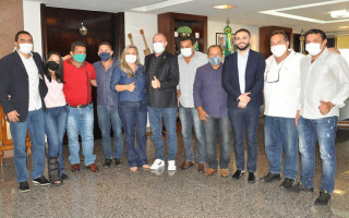 Mauro Carlesse recebeu vários prefeitos da base aliada dos deputados Léo Barbosa e Zé Roberto  