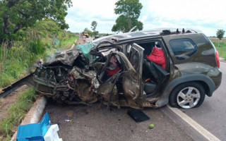 Renault Duster envolvida no acidente tinha três ocupantes, dois deles ficaram gravemente feridos. 