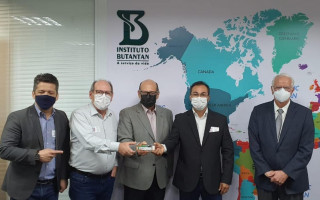 Ronado Dimas e o prefeito eleito Wagner Rodrigues em reunião com o diretor presidente do Instituto Butantan, Dimas Covas.