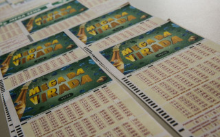 A aposta mínima, de seis dezenas, custa R$ 4,50.