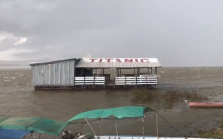 Boate Titanic ficou à deriva no Rio Araguaia