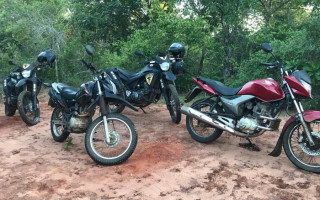 Motocicletas foram recuperadas pela PM.