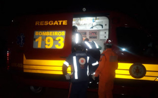 Idoso foi socorrido por equipes dos Bombeiros e do SAMU.