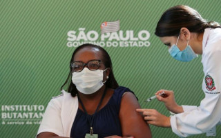 Mônica Calazans, de 54 anos, moradora de Itaquera, com perfil de alto risco para complicações da doença. 