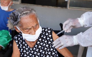 O Cantinho do Vovô recebeu as equipes de vacinação do Município na tarde desta quinta-feira.
