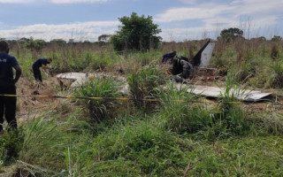 Investigadores da Força Aérea estiveram no local da queda do avião.