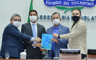 Em sessão ordinária, o secretário-chefe da Casa Civil, Rolf Vidal, fez a leitura da mensagem do governador Carlesse.